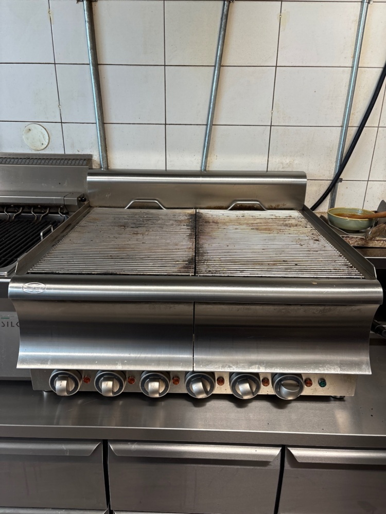 1536037-1 Grill - Visvardis GE 270 CAT -2024