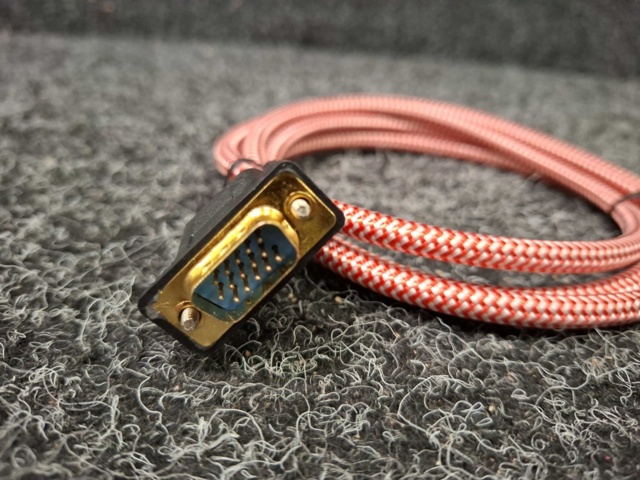 1579016-5 24 st VGA-kablar Textil 1,5 m Röd