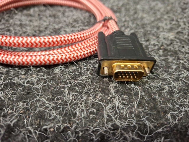 1579016-6 24 st VGA-kablar Textil 1,5 m Röd