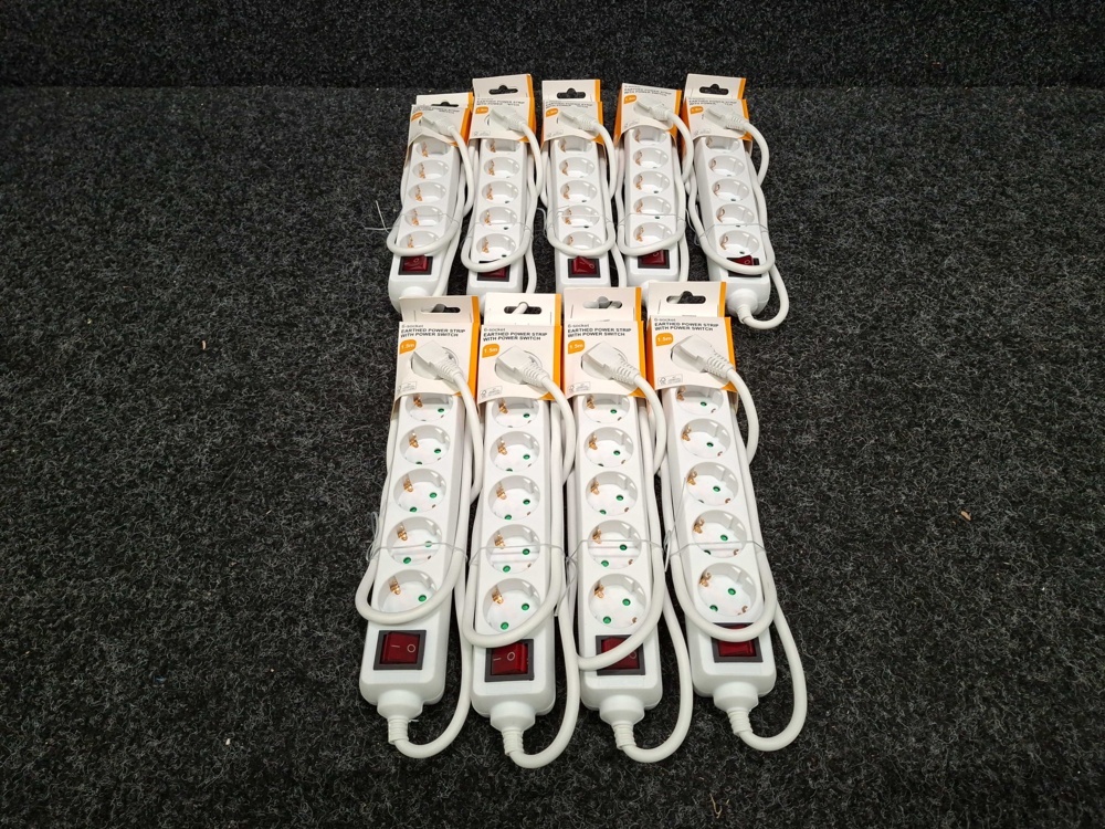1579020-1 9 st Grenuttag Deltaco jordade med strömbrytare 6-Socket 1,5 m