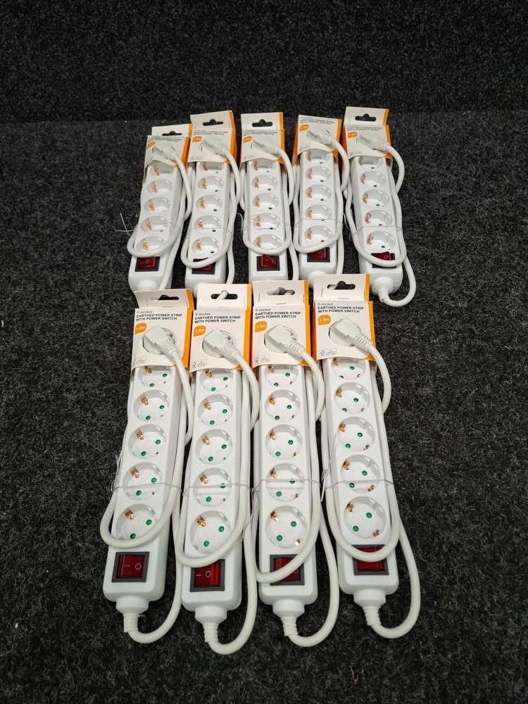 1579020-2 9 st Grenuttag Deltaco jordade med strömbrytare 6-Socket 1,5 m