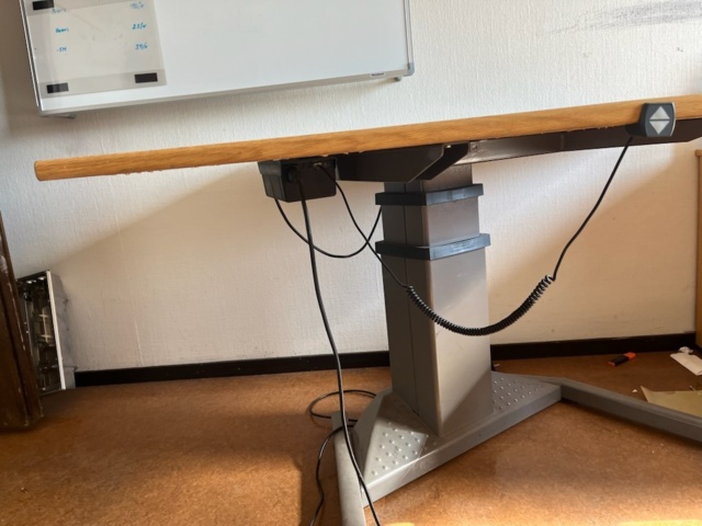 1571409-3 Kontorsmöblemang el höj sänkbart skrivbord