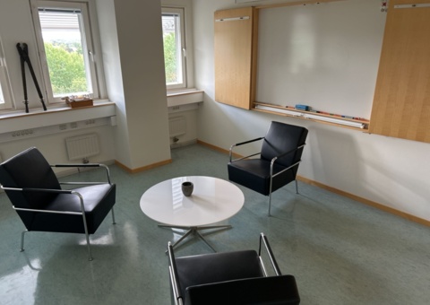 Kontorsinredning - Fåtöljer Lammhults, whiteboard, m.m.