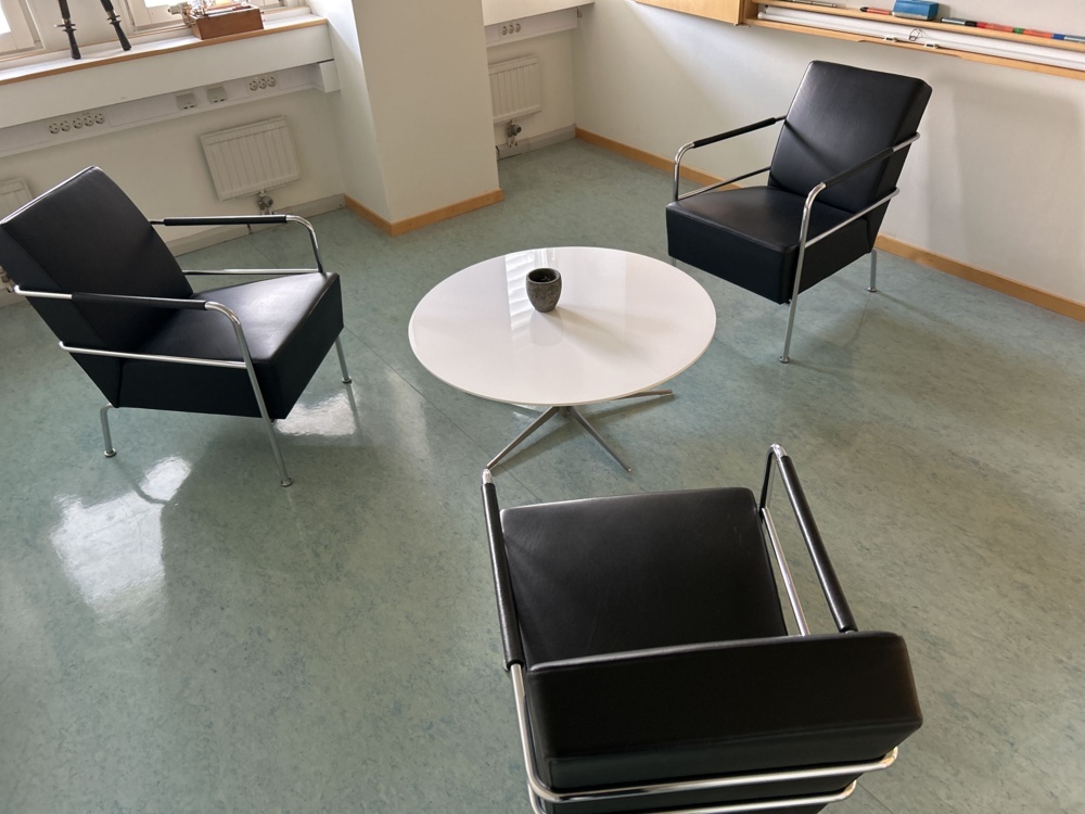 1544896-2 Office furniture - Armchairs Lammhults, whiteboard, etc.