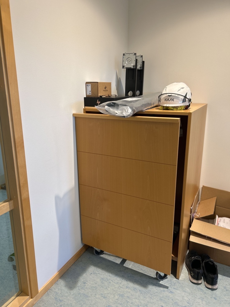 1544897-2 Office space - Desk Edsbyn, screens, dresser, etc.