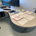 1544897-6 Kontorsplats - Skrivbord Edsbyn, skärmar, byrå, m.m.