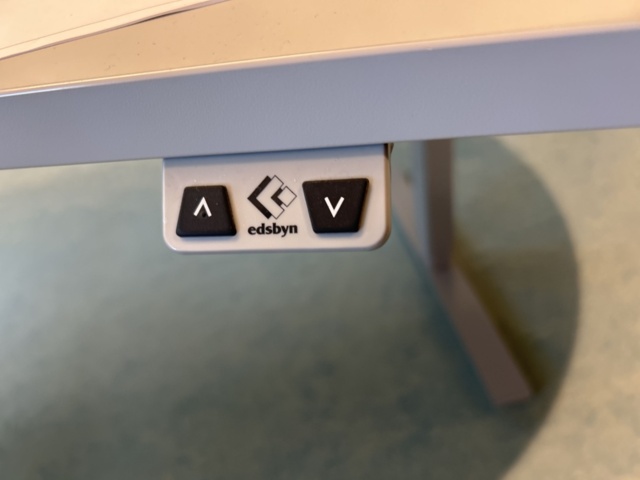 1544897-9 Kontorsplats - Skrivbord Edsbyn, skärmar, byrå, m.m.
