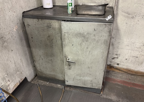 Sheet metal cabinet for workshop