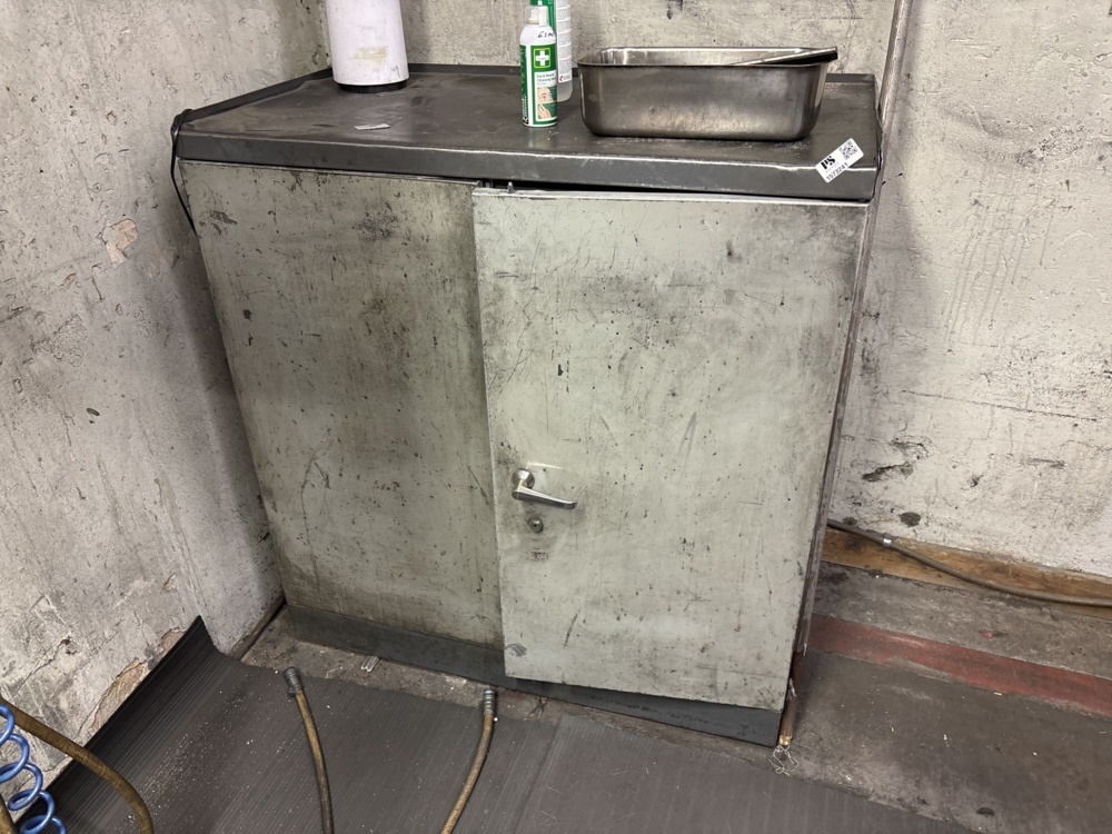 1573241-1 Plåtskåp för verkstad