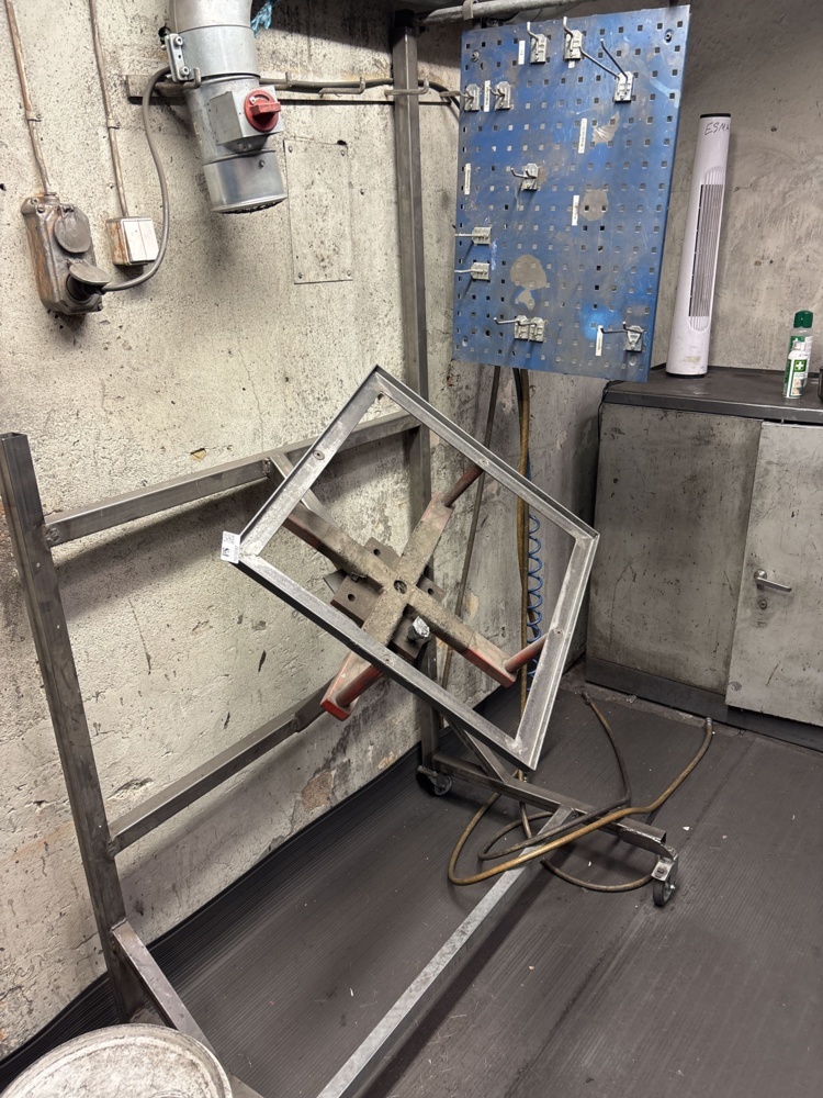 1573242-1 Materialstativ på hjul