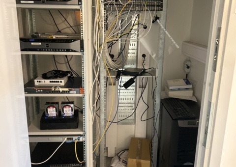 Server equipment with accessories - Dell PowerEdge (Updated auction)
