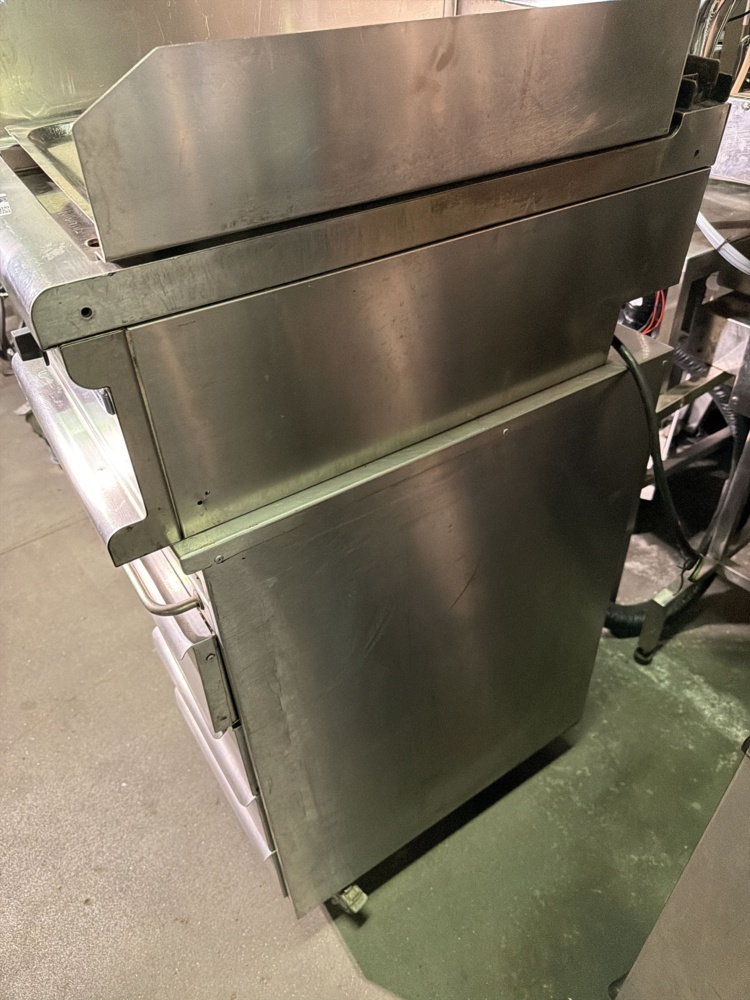 1566924-2 Värmeskåp med draglådor samt bänkgrill