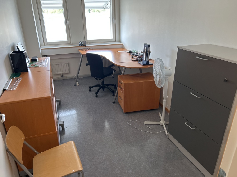 1544900-1 Office space - Desk, dresser, chair, etc.