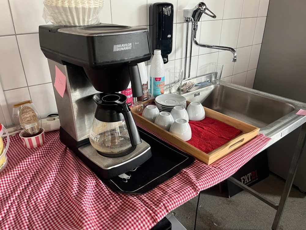 1578724-1 Kaffekokare Bravilor Bonamat, samt bartillbehör och glas