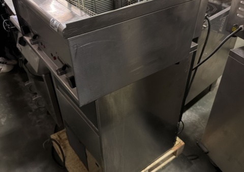 Restaurant equipment - Ice machine, deep fryer and bain-marie