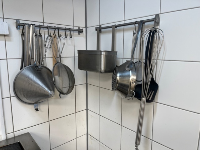 1578725-6 Stove and kitchen utensils, accessories, tins