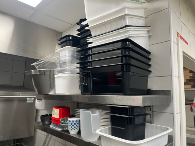 1578725-15 Stove and kitchen utensils, accessories, tins