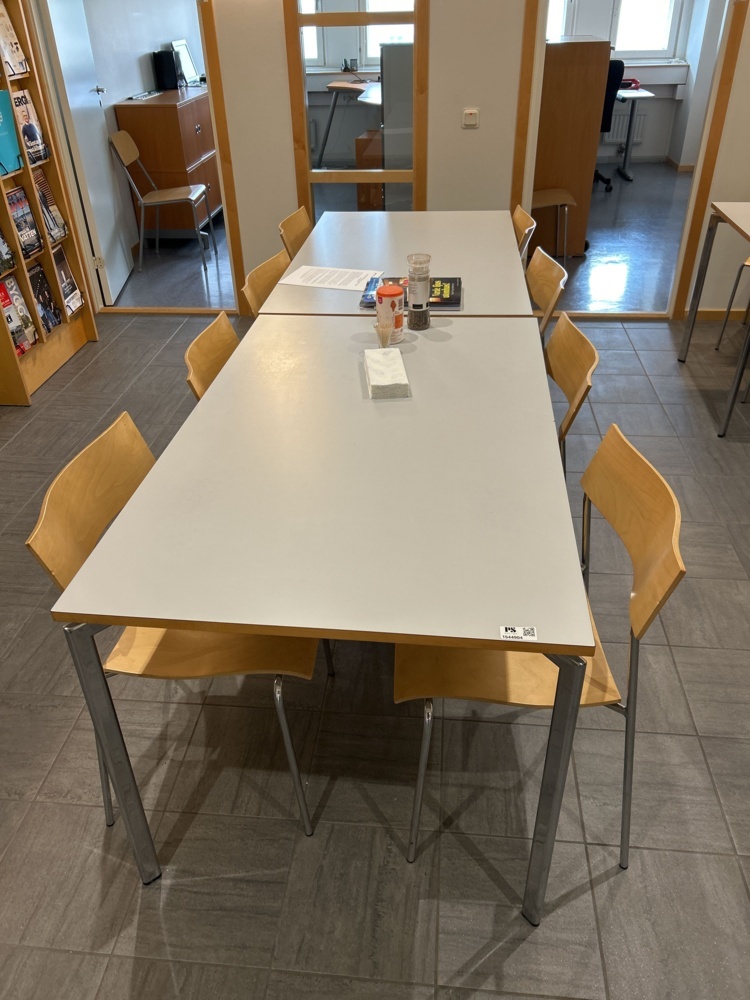 1544904-1 Kontorsinredning - Stolar 8 st Lammhults och bord