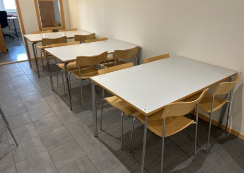 Office furniture - 12 Lammhults chairs and table