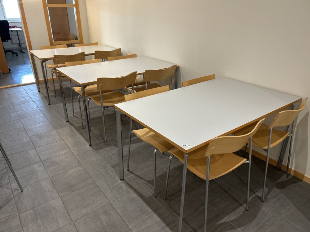 1544905-1 Office furniture - 12 Lammhults chairs and table