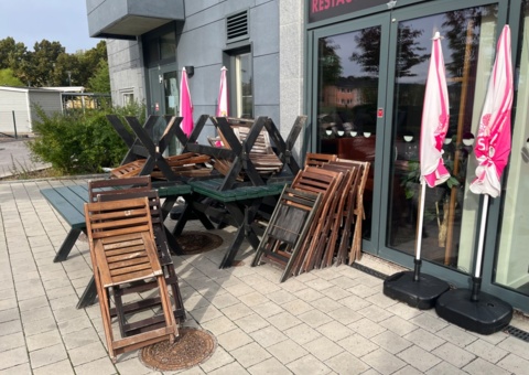 Utemöbler 7st bord 15st stolar