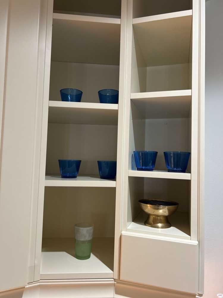 1544909-2 Husgeråd - Vattenkokare, glas, bestick, m.m.
