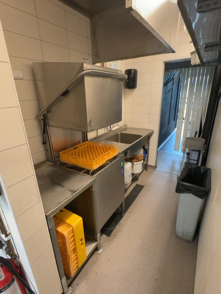 1536056-2 Dishwashing line with dishwasher, sink, side table and trolleys