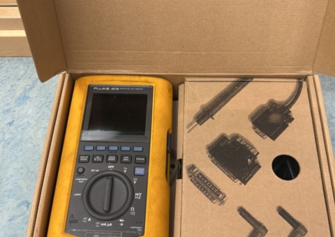 Graphical Multimeter - Fluke 867B