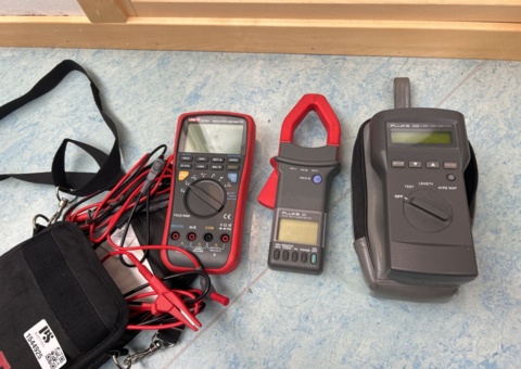 Measuring instruments - Fluke 620, Fluke 33 and UNI-T UT531
