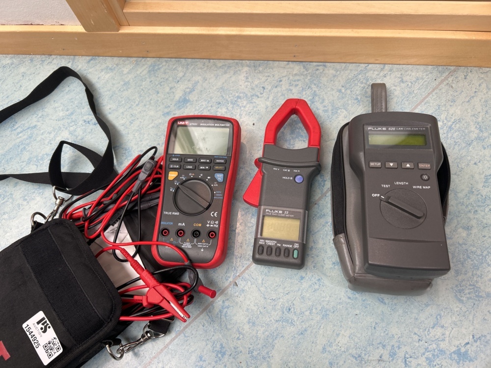 1544925-1 Measuring instruments - Fluke 620, Fluke 33 and UNI-T UT531