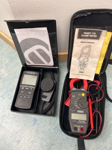 Mätinstrument - Finest 115 Clamp Meter, Elma 1335 Lightmeter på auktion i Stockholm, Sollentuna hos PS Auction