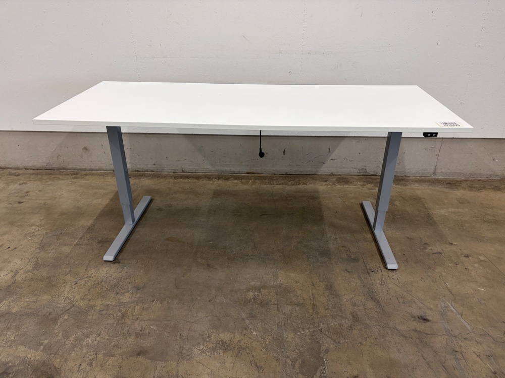 1578425-1 Height-adjustable desk - EDSBYN