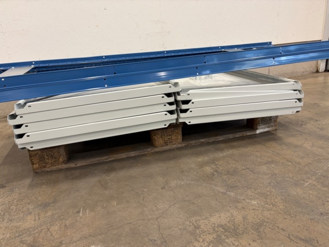 1578431-3 Sheet metal shelf