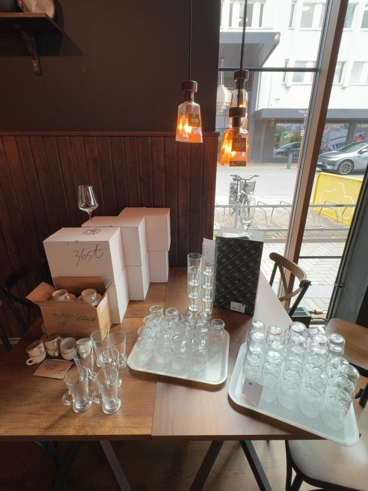 1536055-1 Samling med diverse glas och espressokoppar