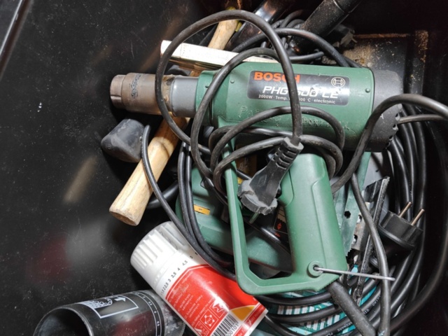 1564864-5 Large lot of tools, power tools and parcel trolleys