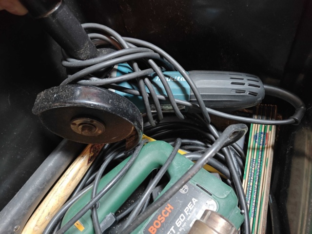 1564864-6 Large lot of tools, power tools and parcel trolleys
