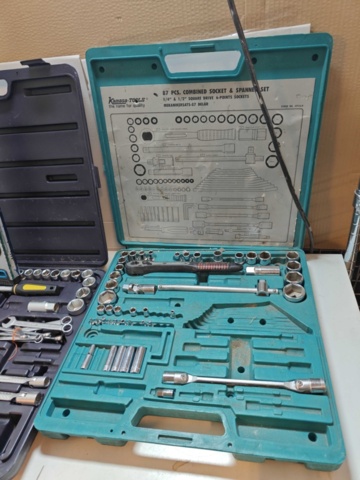 1564864-9 Large lot of tools, power tools and parcel trolleys