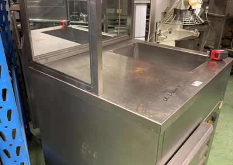 Serving counter with heating and cooling