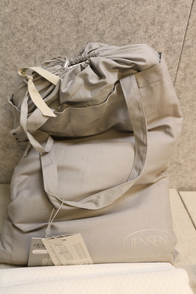 1515212-3 Madrasskydd & lakan. Jensen 90x210