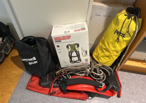 Fall protection equipment with accessories - Honeywell Miller H500
