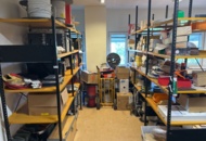 1544947 Two shelves with contents