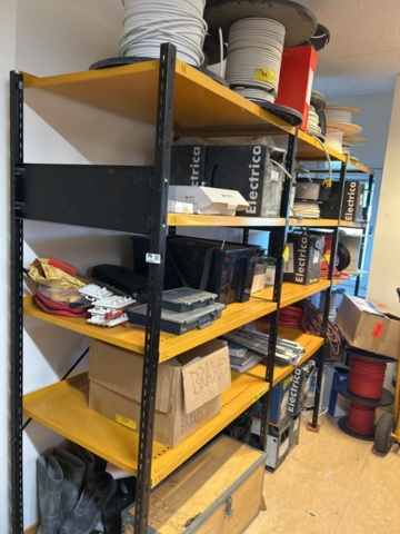 1544947-2 Two shelves with contents