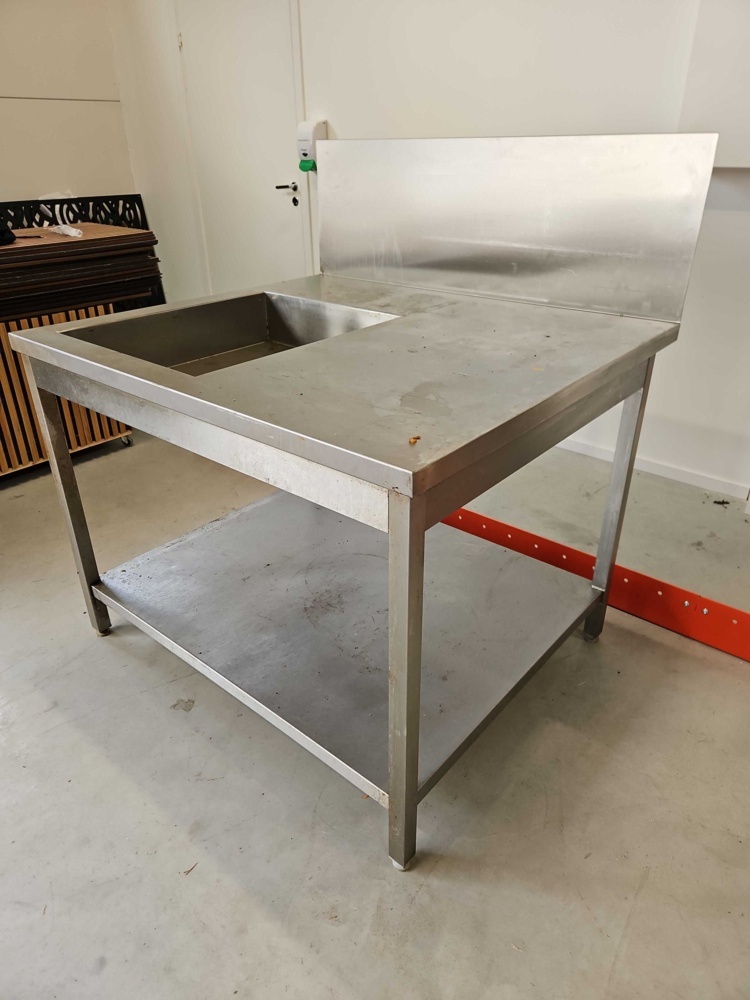 1529509-2 Rostfri bänk med tråg och stänkplåt