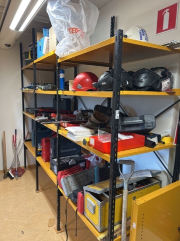 1544954-1 Shelf with contents