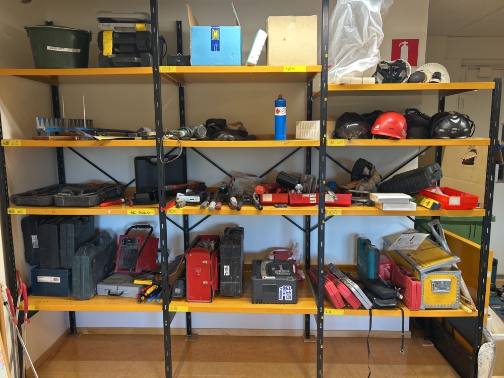 1544954-2 Shelf with contents