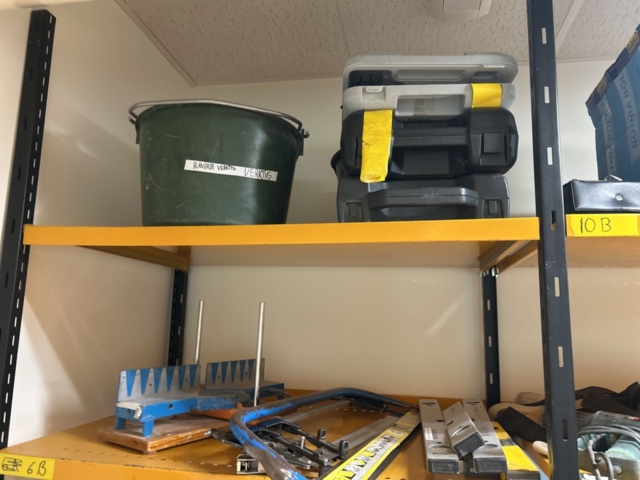 1544954-3 Shelf with contents
