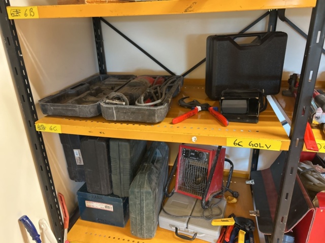 1544954-4 Shelf with contents