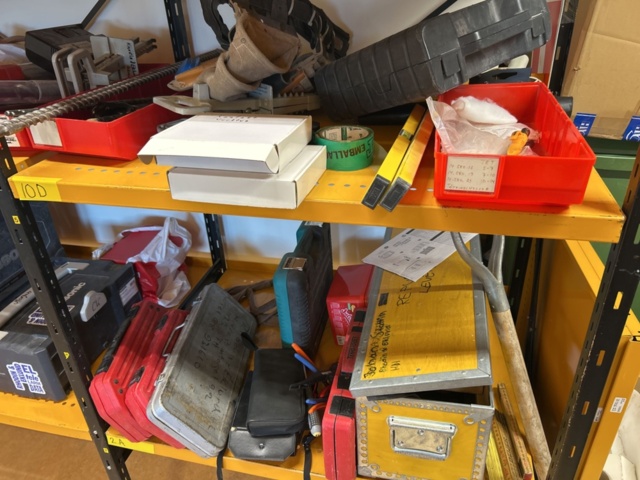 1544954-8 Shelf with contents