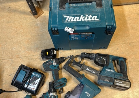 Tool kit with accessories - Makita