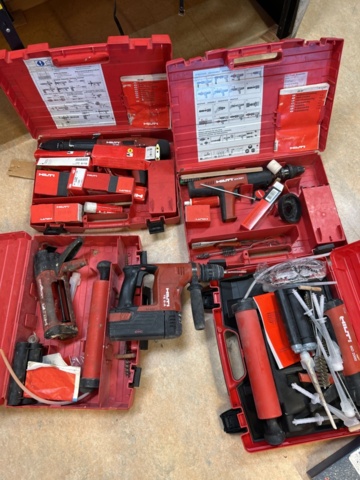 Verktygspaket med tillbehör - Hilti på auktion i Stockholm, Sollentuna hos PS Auction